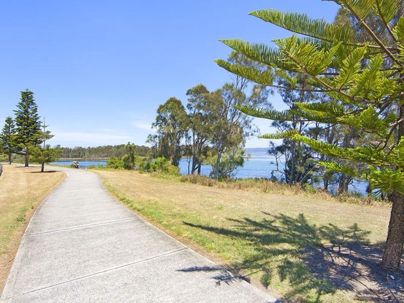 2 Bondi Road, The Entrance North NSW 2261