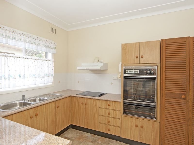 31 Warrigal Street, The Entrance NSW 2261