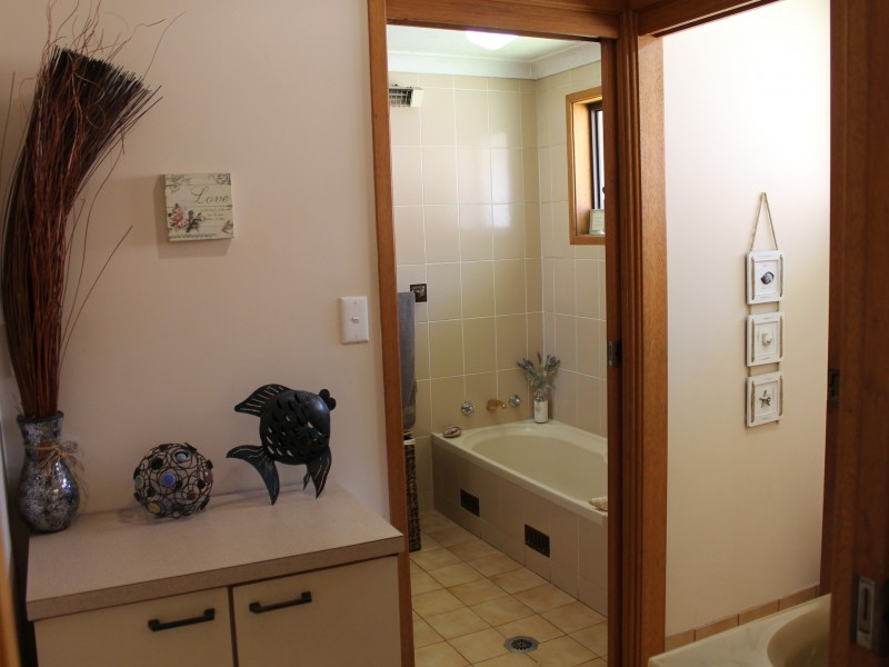 17 Bay Road, The Entrance NSW 2261