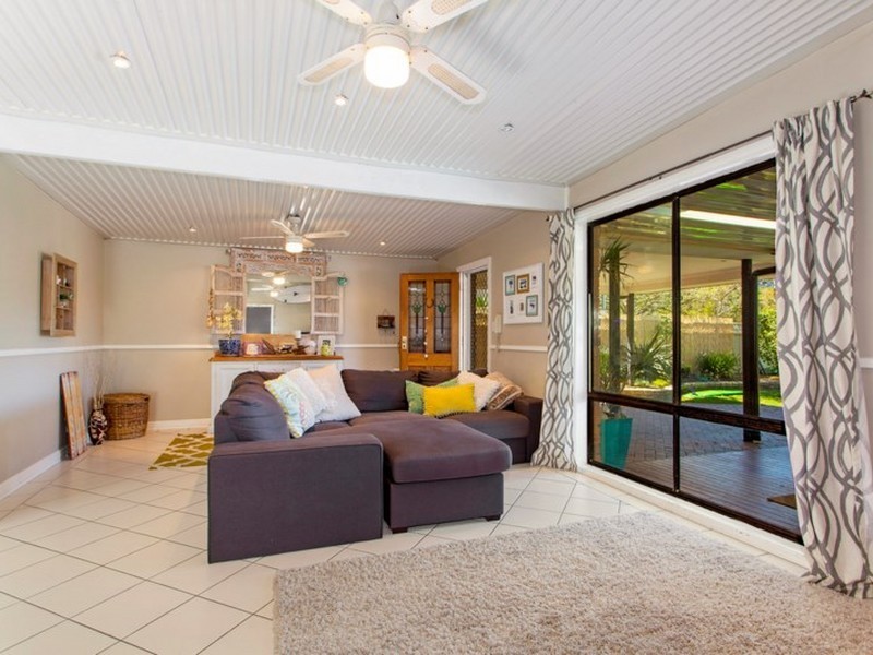 929 The Entrance Road, Forresters Beach NSW 2260