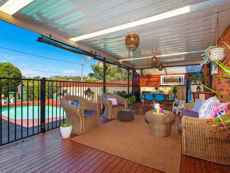 929 The Entrance Road, Forresters Beach NSW 2260