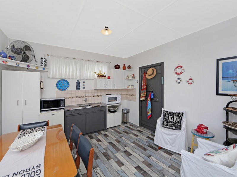 6 Manly Parade, The Entrance North NSW 2261