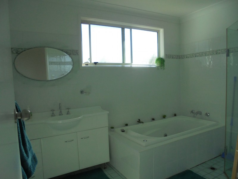 5 Ferndell Way, Berkeley Vale NSW 2261