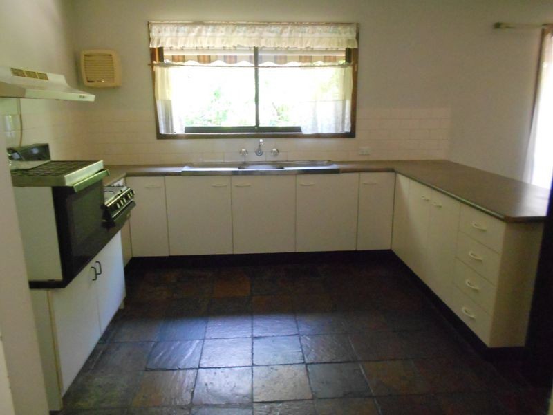 33 Prindarri Avenue, Berkeley Vale NSW 2261