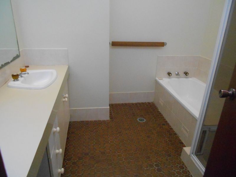 33 Prindarri Avenue, Berkeley Vale NSW 2261