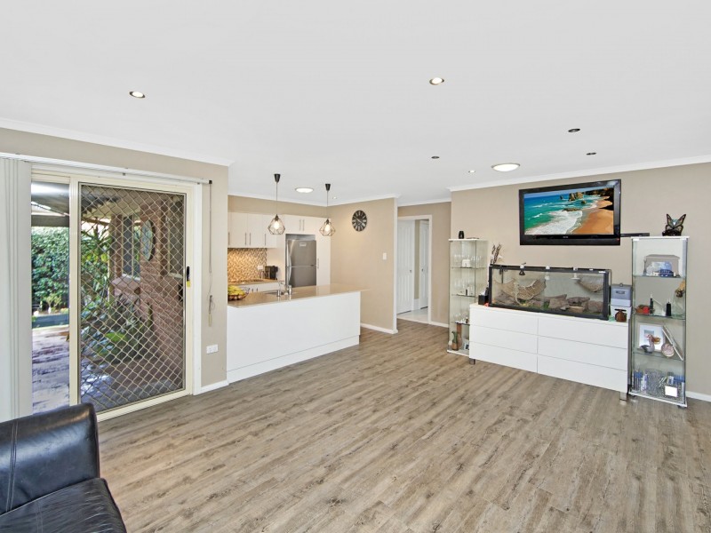 1/21A Sir Joseph Banks Drive, Bateau Bay NSW 2261