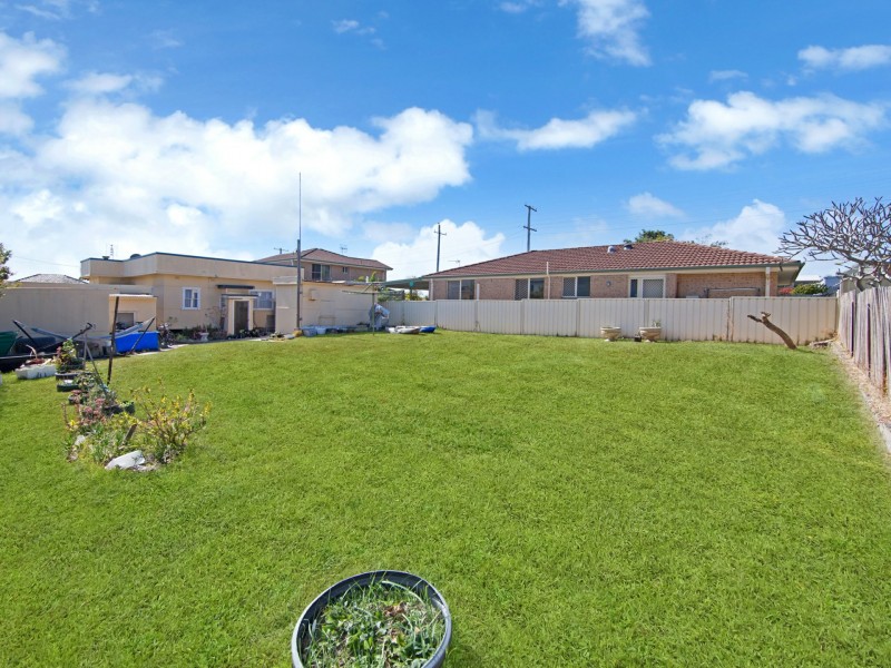 11 Campbell Avenue, The Entrance NSW 2261