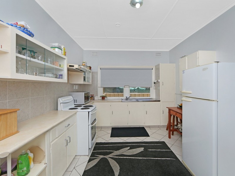 11 Campbell Avenue, The Entrance NSW 2261