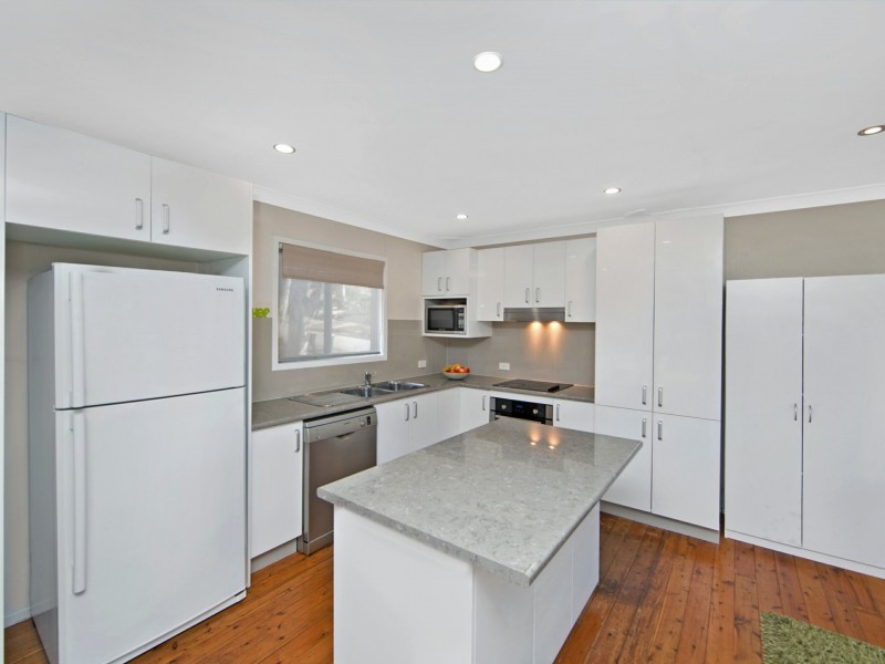 27 The Glen, Berkeley Vale NSW 2261