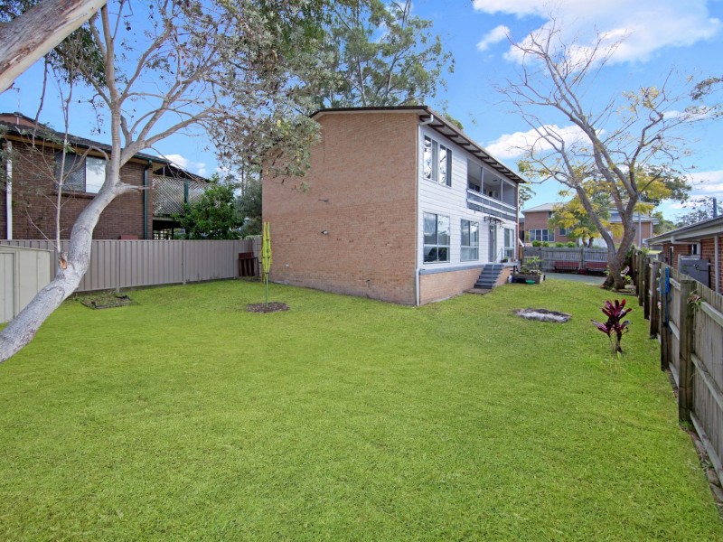 27 The Glen, Berkeley Vale NSW 2261