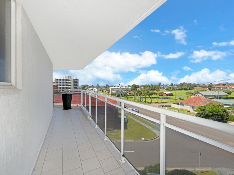 304/18 Dening Street, The Entrance NSW 2261