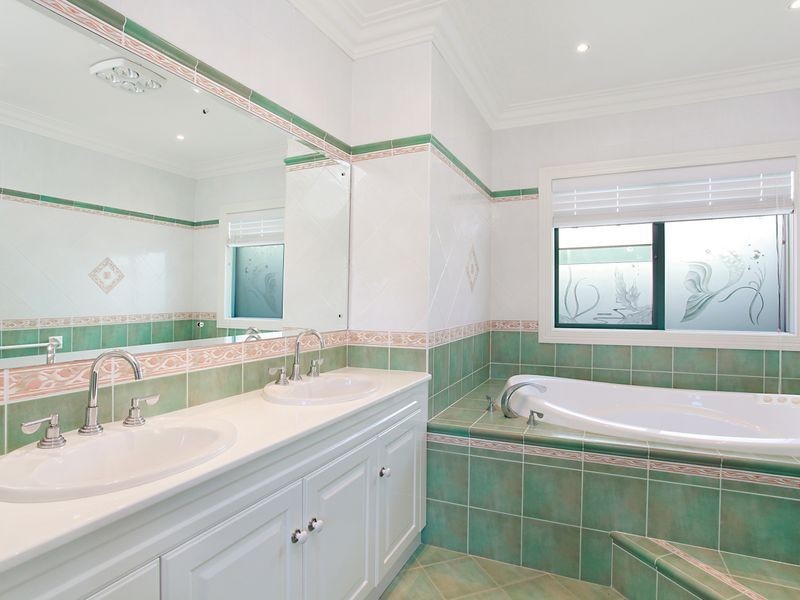 2 Werrina Parade, Blue Bay NSW 2261