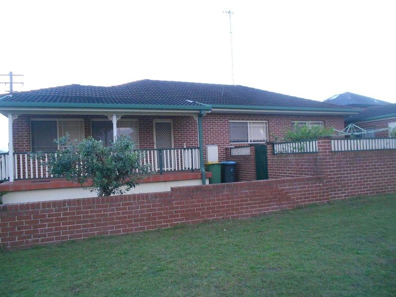 1 Currawong Street, Blue Bay NSW 2261