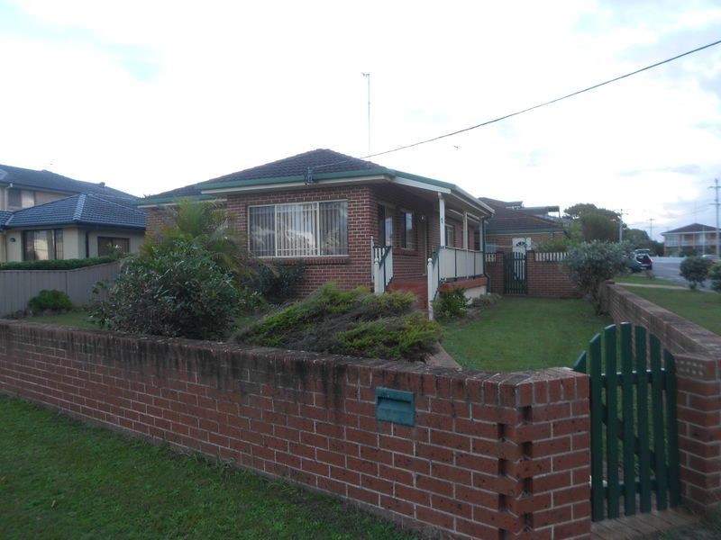 1 Currawong Street, Blue Bay NSW 2261