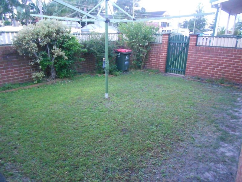 1 Currawong Street, Blue Bay NSW 2261