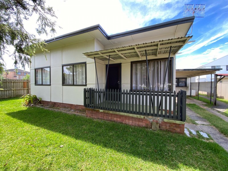 4 Yeddenba Avenue, Blue Bay NSW 2261