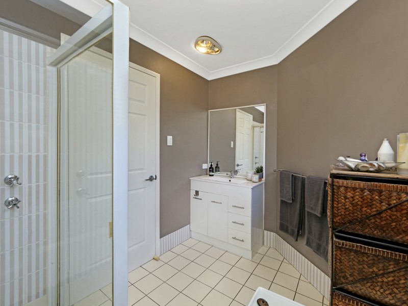 2/236 Cresthaven Avenue, Bateau Bay NSW 2261