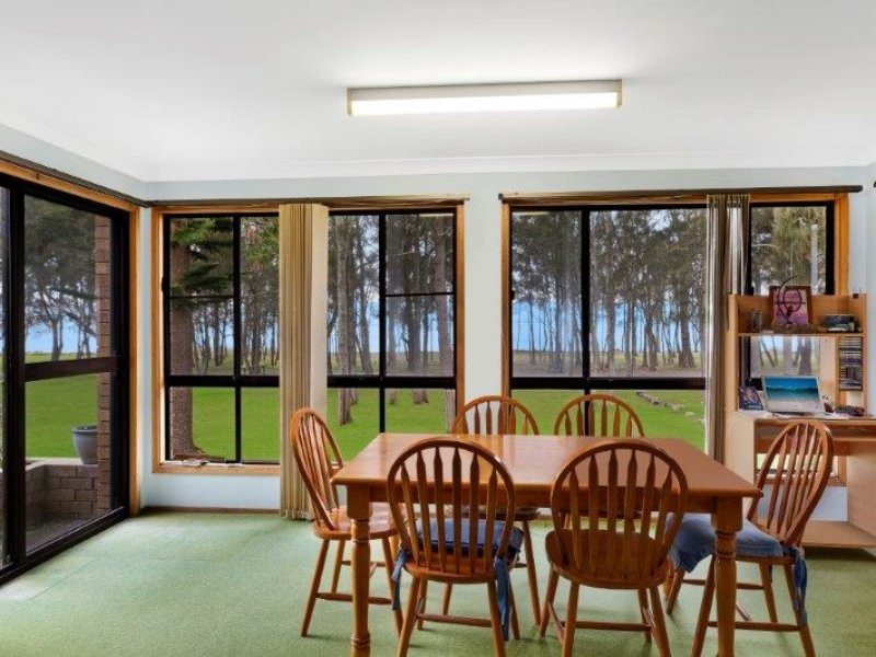 25 Hinemoa Avenue, Killarney Vale NSW 2261