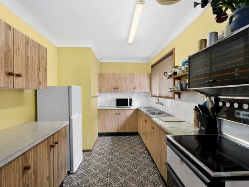 25 Hinemoa Avenue, Killarney Vale NSW 2261