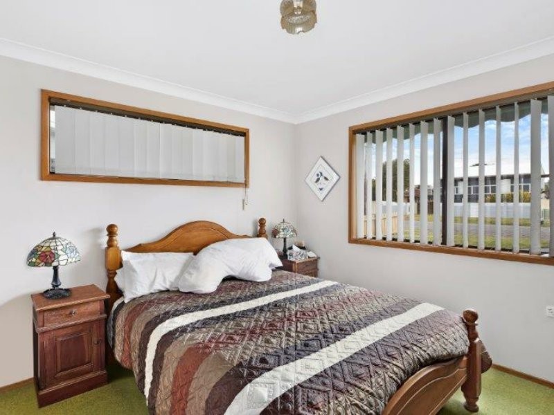 25 Hinemoa Avenue, Killarney Vale NSW 2261