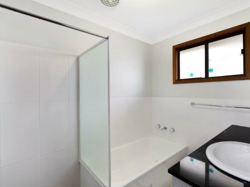 25 Hinemoa Avenue, Killarney Vale NSW 2261