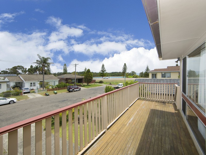 6 Manly Parade, The Entrance North NSW 2261