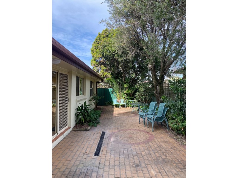2/43 Warrigal Street, The Entrance NSW 2261