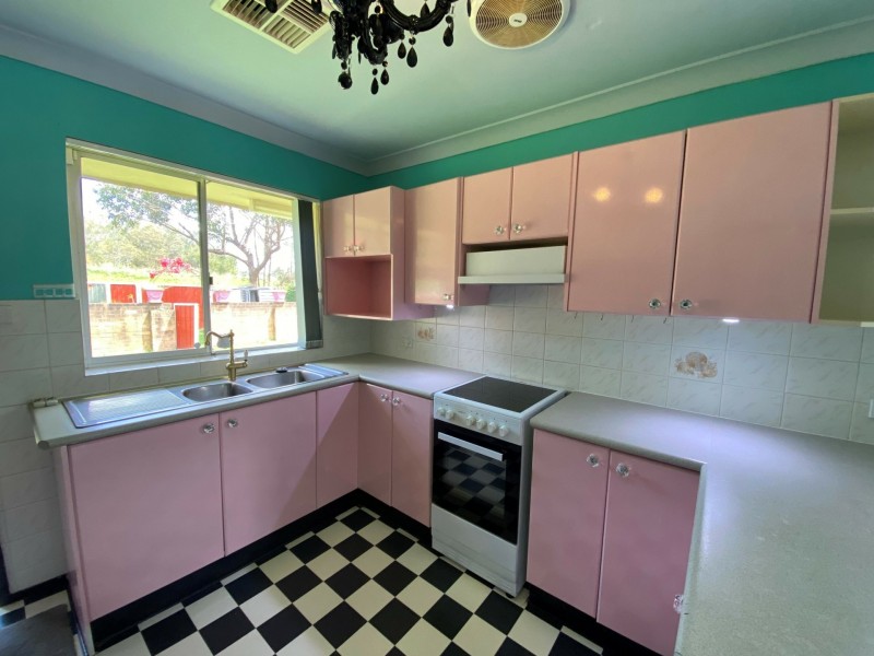 62 Kathleen White Crescent, Killarney Vale NSW 2261
