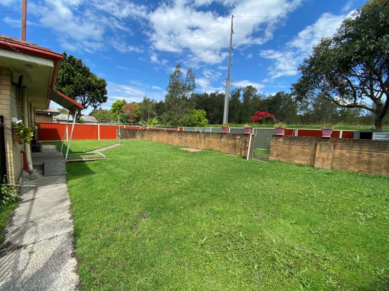 62 Kathleen White Crescent, Killarney Vale NSW 2261