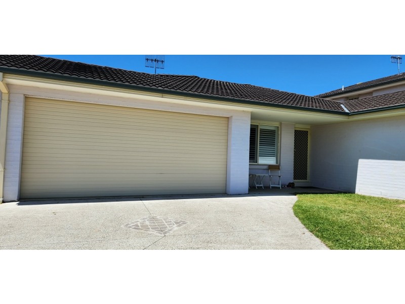 2/2 Papala Avenue, Bateau Bay NSW 2261