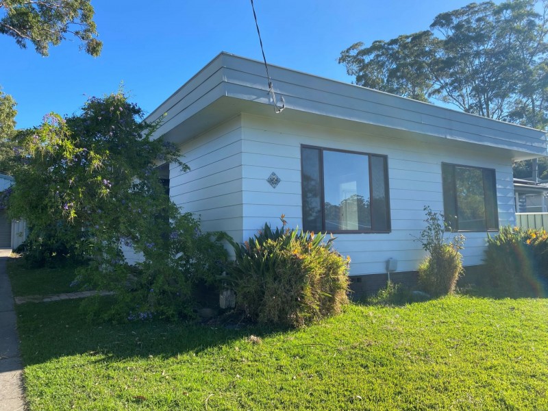 2 Taroona Avenue, Berkeley Vale NSW 2261