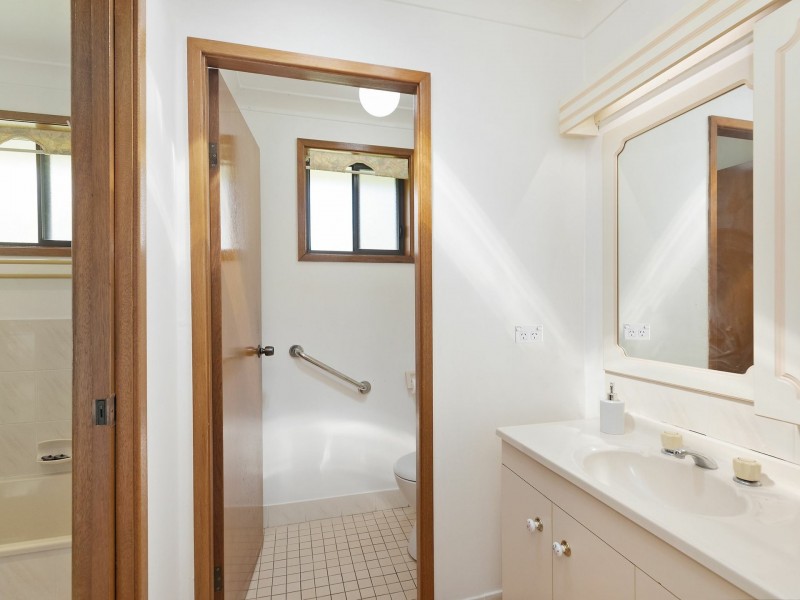 7 Summerland Road, Summerland Point NSW 2259