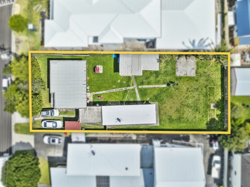 4 Yeddenba Avenue, Blue Bay NSW 2261