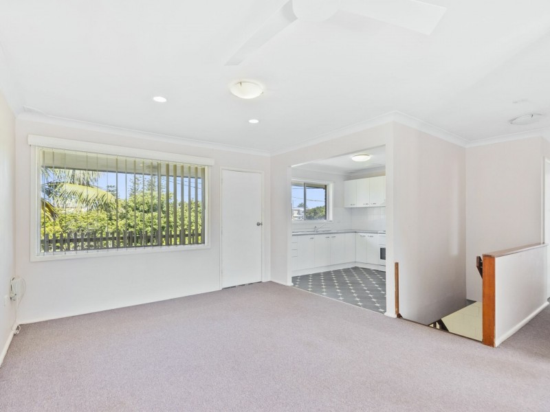 7 The Crescent, Blue Bay NSW 2261
