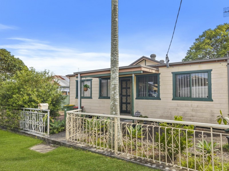 4 Campbell Avenue, The Entrance NSW 2261