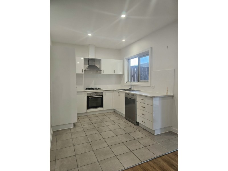 20a Black Swan Street, Berkeley Vale NSW 2261