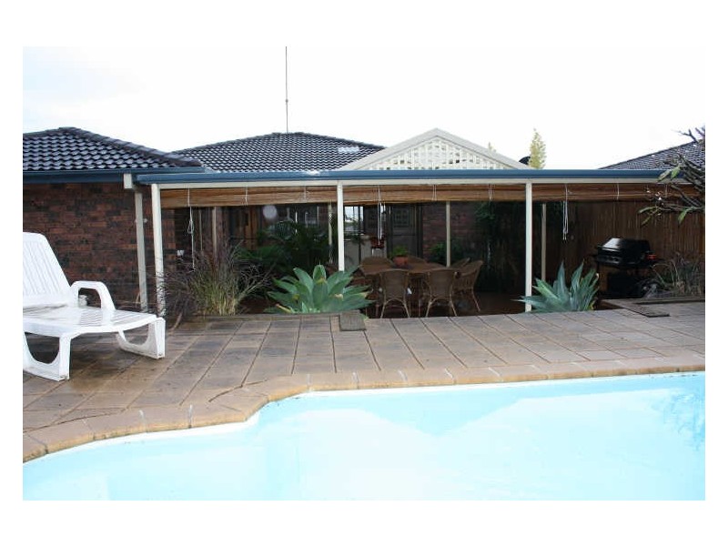 22 Curzon Avenue, Bateau Bay NSW 2261