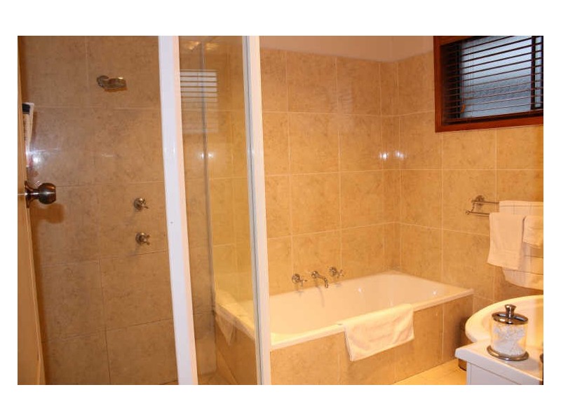 22 Curzon Avenue, Bateau Bay NSW 2261