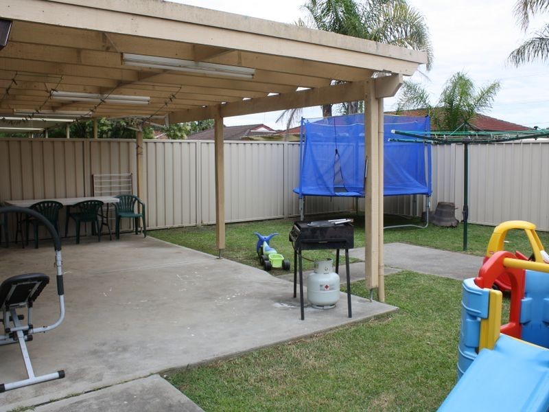 6 Adrian Close, Bateau Bay NSW 2261