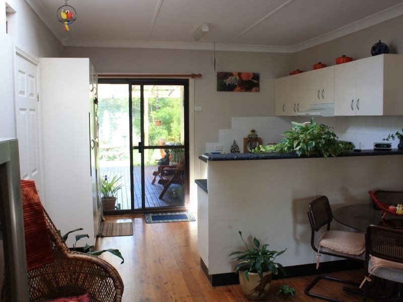 4 Tasman Avenue, Killarney Vale NSW 2261