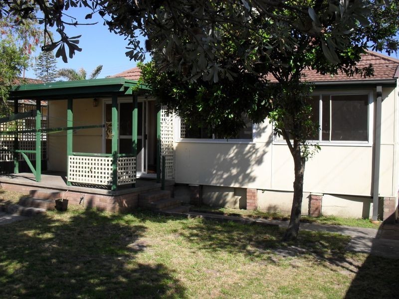8 Hargraves Street, The Entrance North NSW 2261