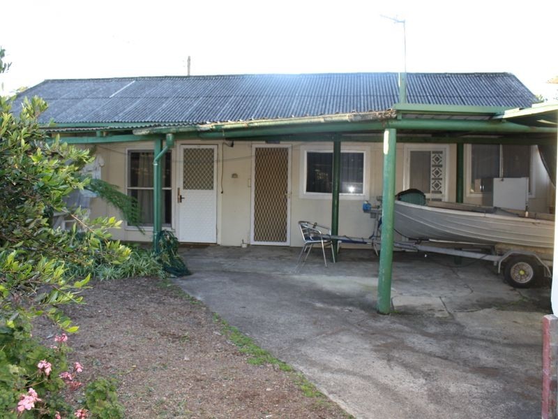 8 Hargraves Street, The Entrance North NSW 2261