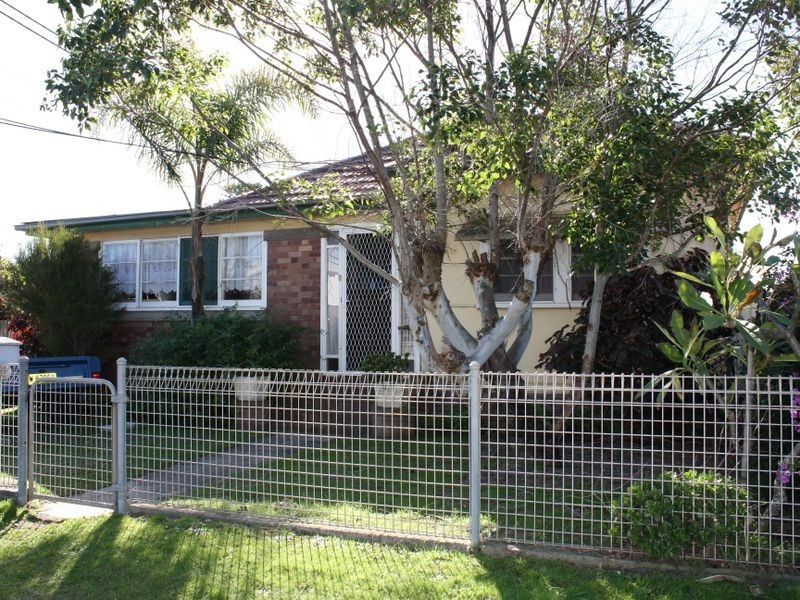 8 Hargraves Street, The Entrance NSW 2261