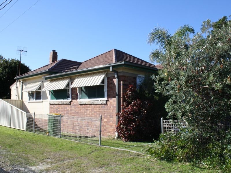 8 Hargraves Street, The Entrance NSW 2261