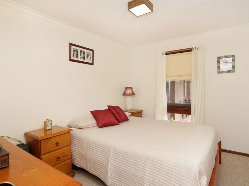 8 Garden Grove, Bateau Bay NSW 2261