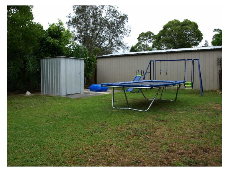 12 Windsor Road, Berkeley Vale NSW 2261