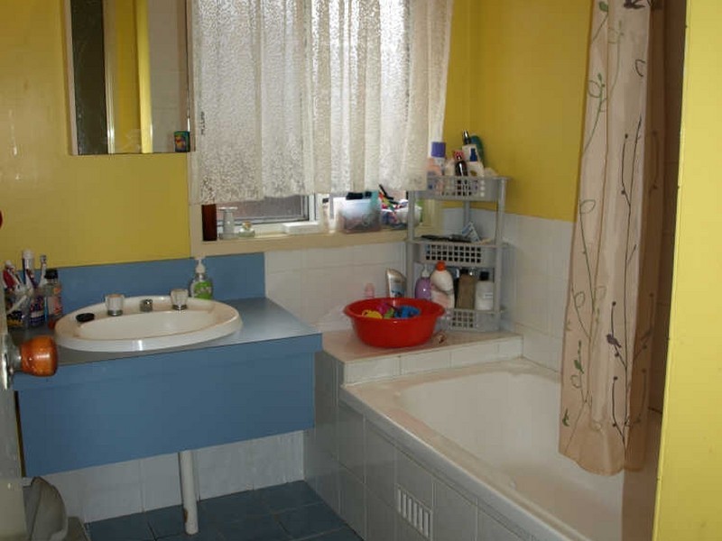 12 Windsor Road, Berkeley Vale NSW 2261