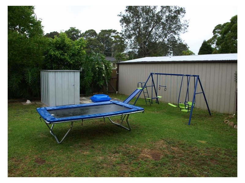 12 Windsor Road, Berkeley Vale NSW 2261