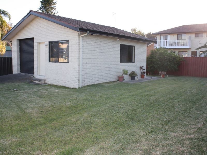 8 Tuggerah Parade, The Entrance NSW 2261