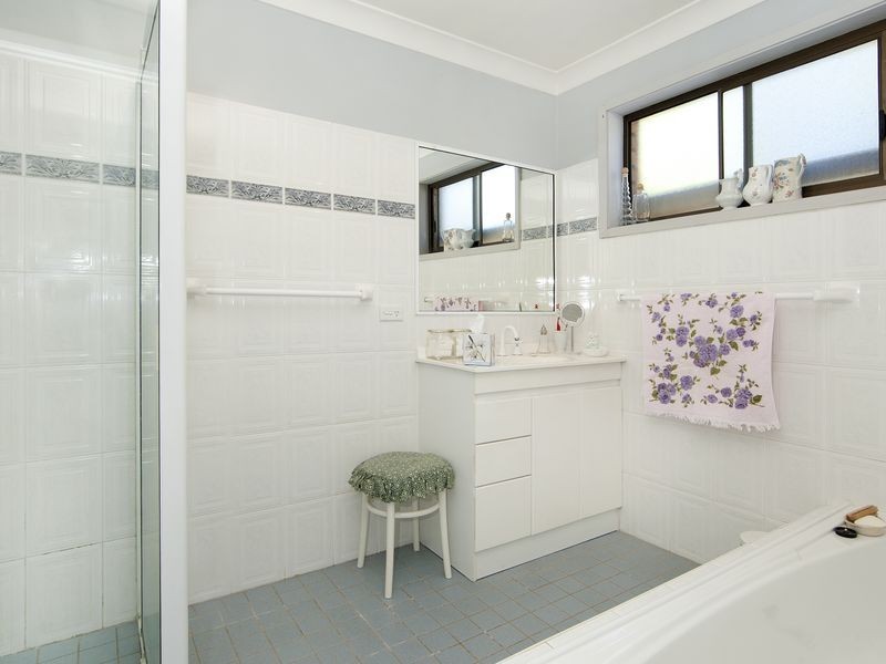 30 Henry Parkes Drive, Berkeley Vale NSW 2261